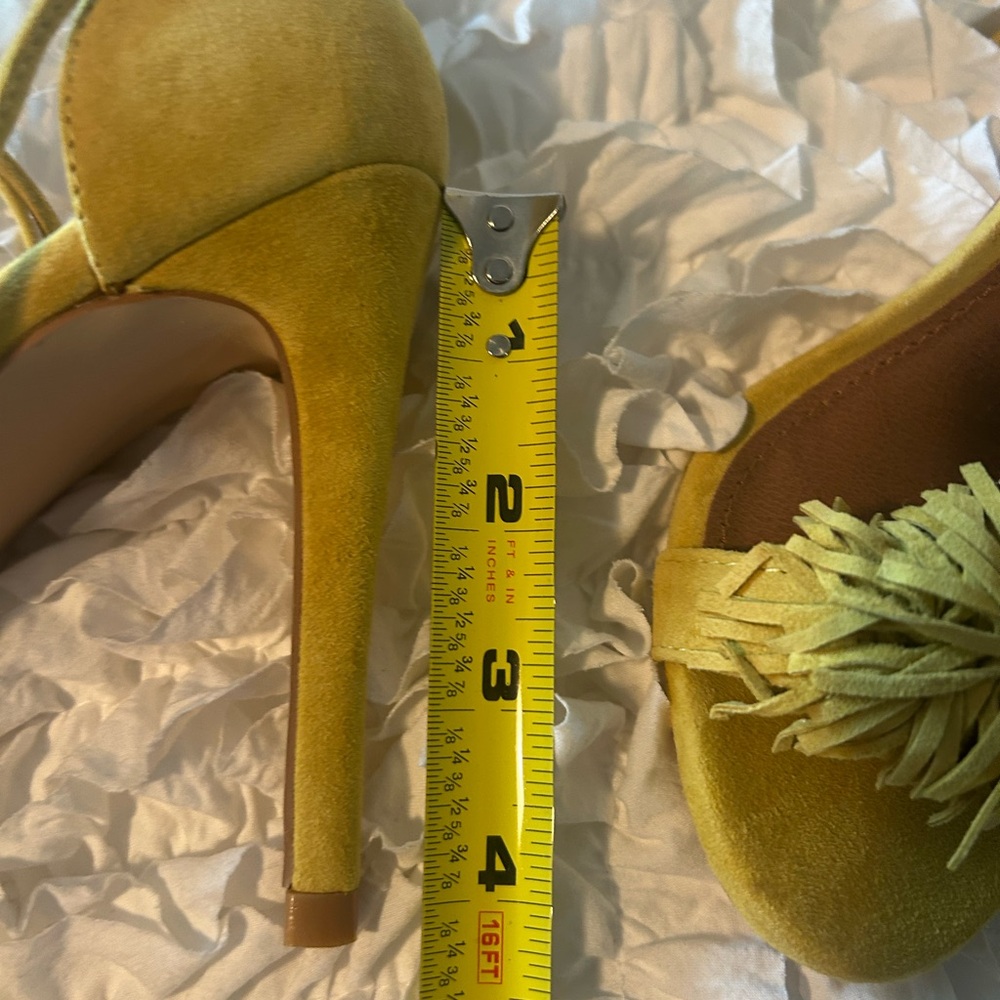 Steve Madden • Mustard Fringe Sandals • 7M • NWT • - Picture 5 of 5